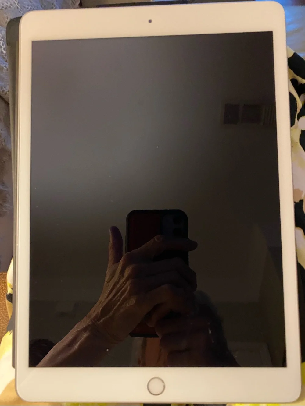 Apple IPad 7th generation, 32 GB, Home Button. Replaced by AppleCare 6 mo agoEUC